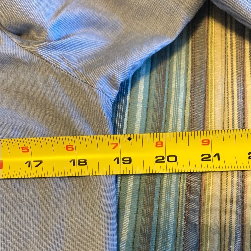 Banana Republic Blue Blouse | Long Sleeve Pearl Cuff | Preppy Classic | Size S - Picture 8 of 9